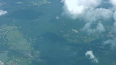 kara bulutların altında