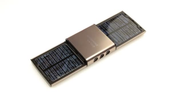 Солнечное зарядное устройство — стоковое видео