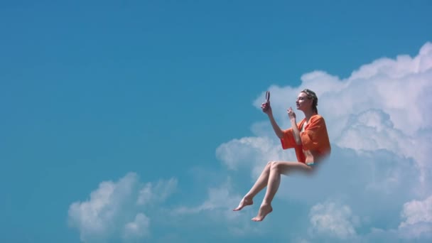 Fille sur un nuage — Video