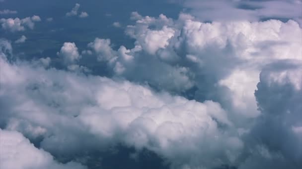 Über Wolken fliegen — Stockvideo