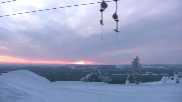 Leerer Skilift mit Fallgruben — Stockvideo