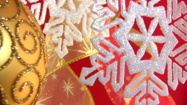 Jul snöflinga på en festlig bakgrund — Stockvideo