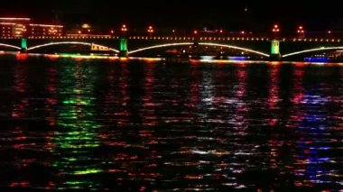 Gece şehir köprüsü