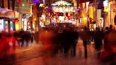 yayalara istanbul'da gece. Timelapse