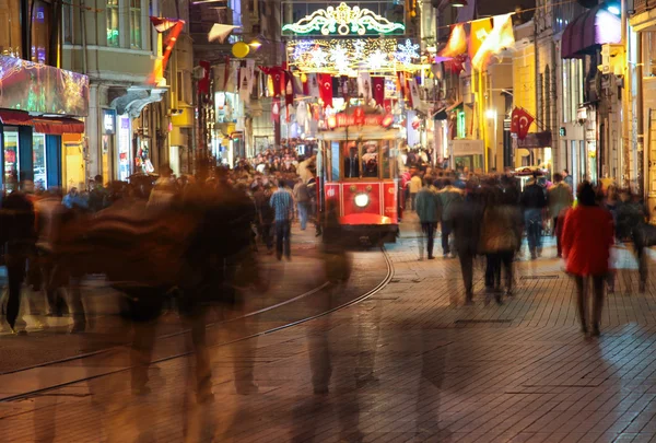 insanlar geceleri sokak istiklal