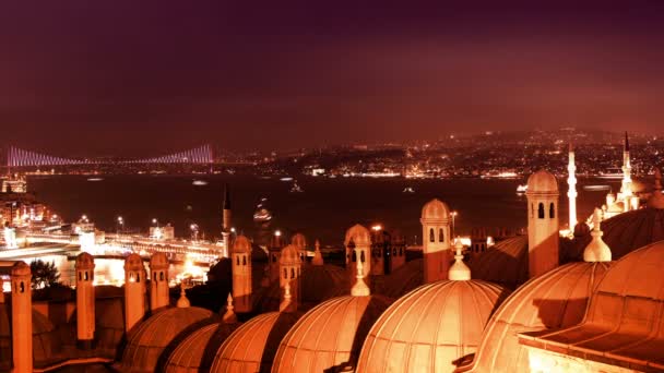 Natt Bosporen sundet, Galatabron och Bosporen-bron. Timelapse — Stockvideo