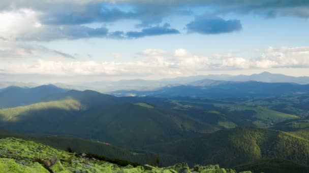 Montañas, nubes y luz solar. Cronograma — Vídeos de Stock