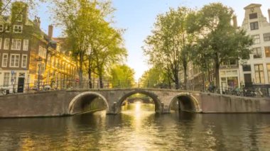 Amsterdam Kanalı 'nda akşam trafiği. Zaman Süreleri