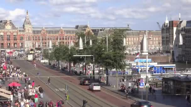 Holanda Amsterdã Setembro 2021 Dia Ensolarado Amsterdam Centraal Station Damrak — Vídeo de Stock