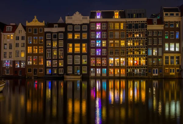 オランダだ アムステルダムの真の運河の家夜 — ストック写真