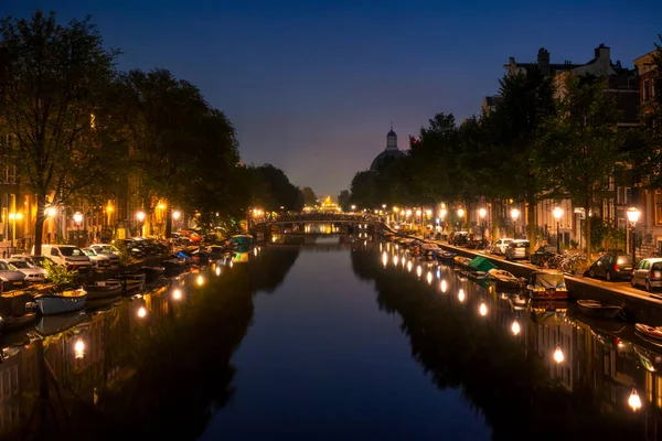 Netherlands Night Amsterdam Lanterns Parked Cars Embankments Many Boats Moored — Stock Photo, Image