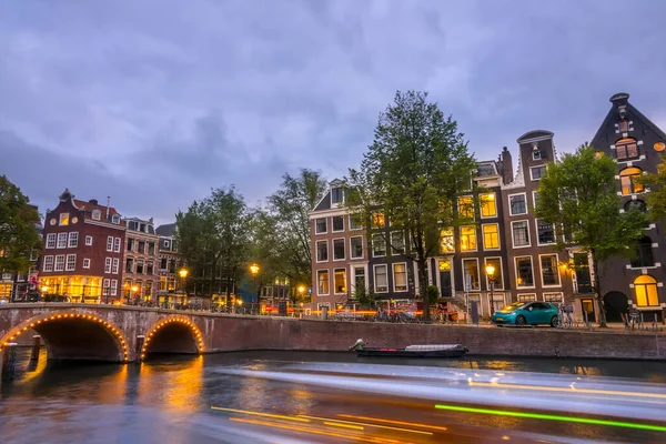 Netherlands Evening Amsterdam Canal Old Stone Bridge Typical Houses Embankment — ストック写真