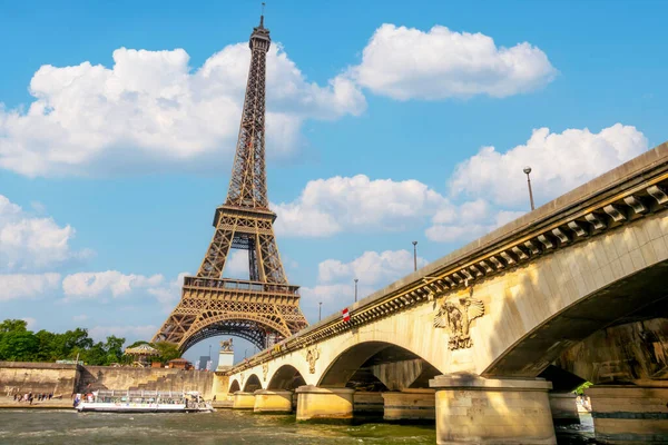 France Parisian Eiffel Tower Jena Bridge Sunny Weather Light Clouds — Stock Fotó