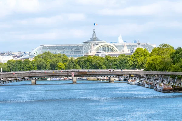 France Summer Day Paris Residential Barges Moored Embankment Seine River Royalty Free Φωτογραφίες Αρχείου