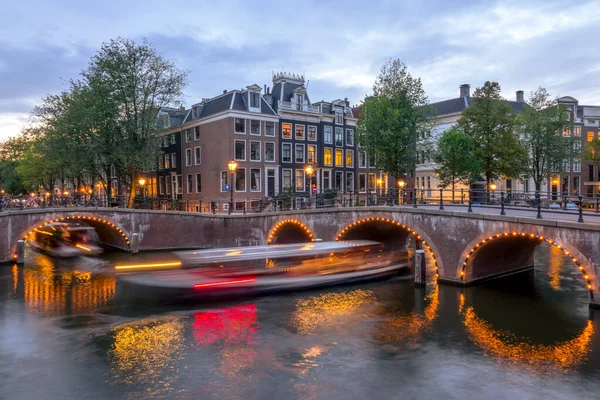 Netherlands Summer Evening Canals Amsterdam Tourist Boats Sail Bridges Traditional — Stockfoto