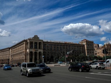 Gündüzleri Kiev 'deki Bağımsızlık Meydanı' nın güzel manzarası