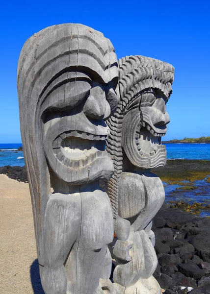 Hawaii 'nin Büyük Adası' ndaki milli parkta ahşap oymacılığı.