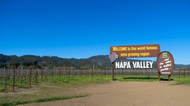 The welcome sign for Napa Valley, California