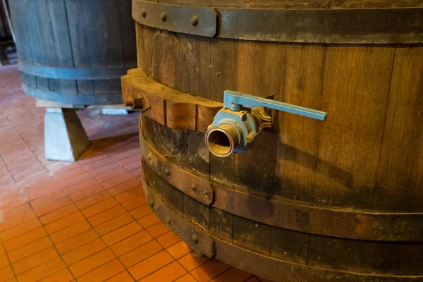 Gros Plan Robinet Sur Une Barrique Vin Dans Vallée Napa — Photo