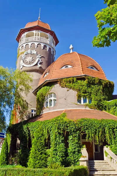 La torre de agua - el símbolo de la ciudad Svetlogorsk (hasta 1946 Rauschen). Provincia de Kaliningrado, Rusia —  Fotos de Stock