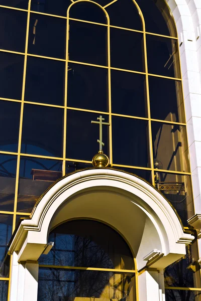 Capilla de San Pedro y Fevronia (fragmento de la fachada). Kaliningrado (hasta 1946 Koenigsberg), Rusia — Foto de Stock