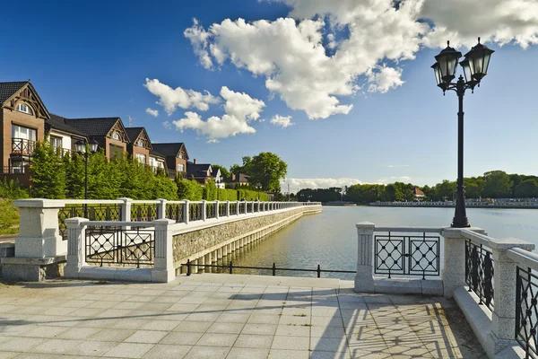 Embankment del lago Verhnee (fino al 1949 Oberteich). Kaliningrad (fino al 1946 Koenigsberg), Russia — Foto Stock