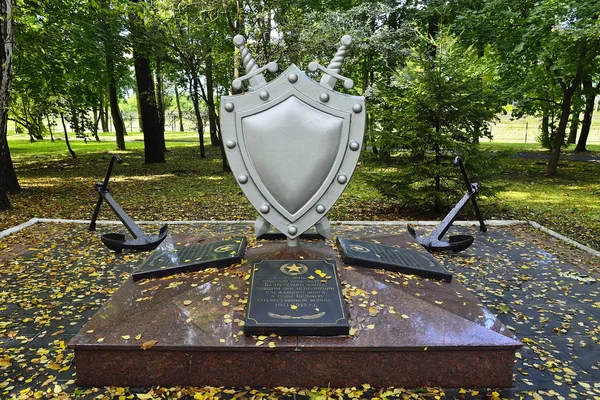 Monumento a dipendenti dell'ufficio del Procuratore militare della flotta baltica. Kaliningrad, Russia — Foto Stock