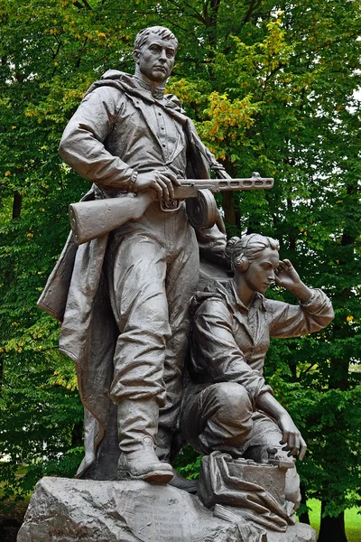 Memorial till krigare scout. Victory park, kaliningrad, Ryssland — Stockfoto