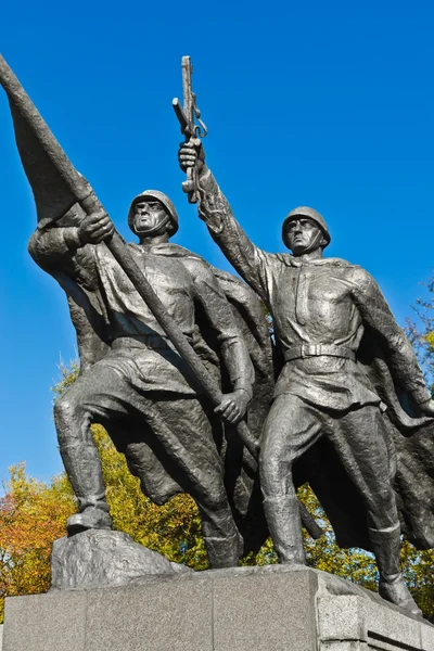 Bildhauerische Komposition Sieg. kaliningrad (königsberg vor 1946), russland — Stockfoto