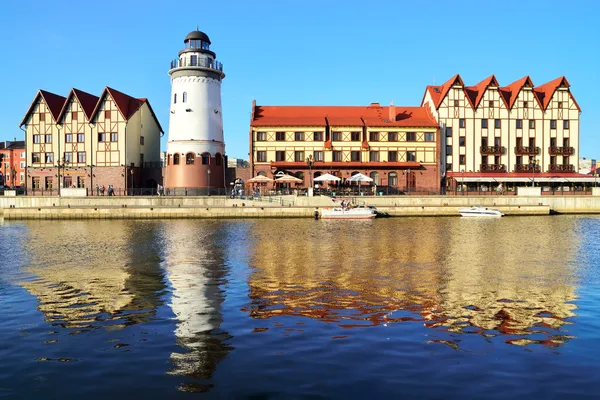 Wioska rybacka na letni wieczór... Kaliningrad (do 1946 Królewca). Rosja — Zdjęcie stockowe