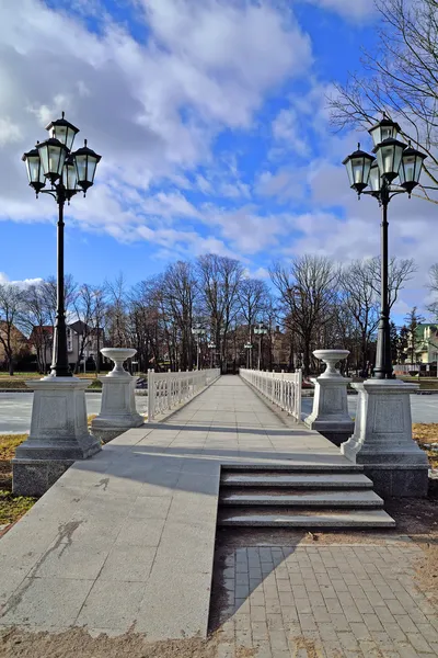 White Bridge On The Verhnee Lake (prima di Oberteich). Kaliningrad (fino al 1946 Koenigsberg), Russia — Foto Stock