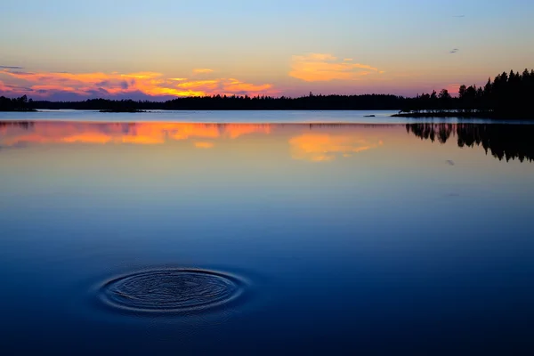 Último toque. Lago Engozero, Carélia do Norte, Rússia — Fotografia de Stock