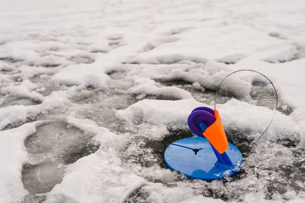 Pesca Inverno Para Lúcio Sobre Peixe Imitação Lago Congelado Pequeno — Fotografia de Stock