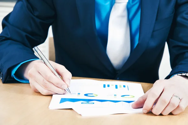 Notizen machen, um zu berichten — Stockfoto