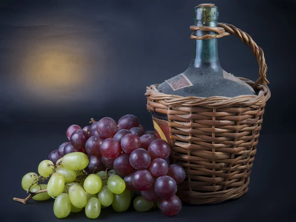 Виноград из бутылки — стоковое фото
