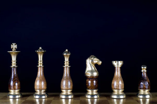 Schaakstukken op het schaakbord — Stockfoto