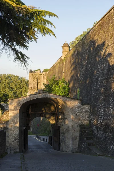 Portal Francji w ścianach pamplona. — Zdjęcie stockowe