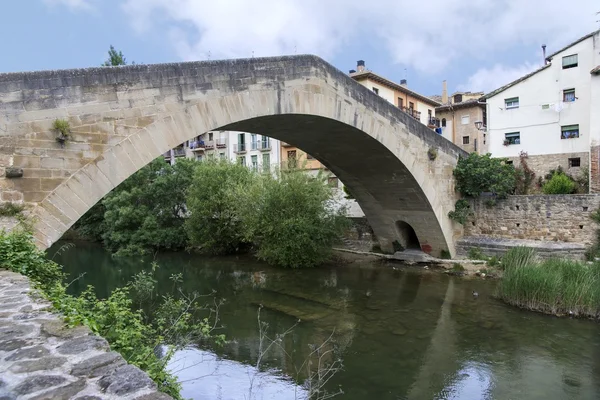 Puente de la Carcel o Puente Picudo sobre el Rio Ega, Estella, N — Stock fotografie