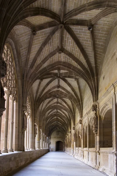 Krużganek klasztoru santa maria la real de najera, la r — Zdjęcie stockowe