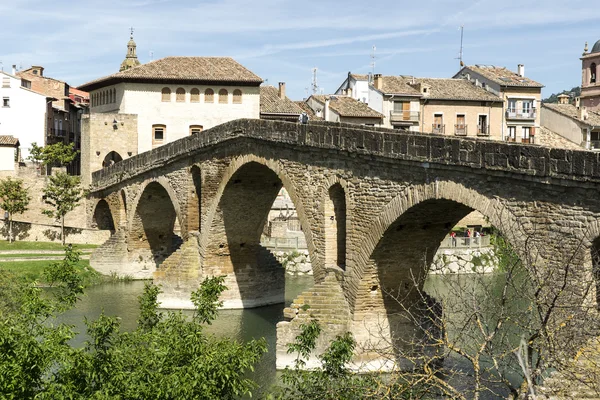 Puente la Reina Puente sobre el río Arga . — Foto de Stock