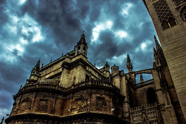 고딕 양식의 세비야 하늘 — 스톡 사진
