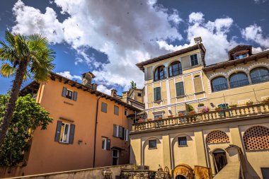 İtalya 'nın harika Orta San Giulio kasabası..