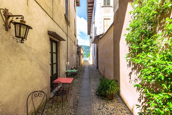 İtalya 'nın harika Orta San Giulio kasabası..