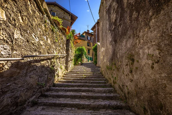 Talya Nın Como Gölü Ndeki Ortaçağ Kıyı Kasabası Nesso — Stok fotoğraf