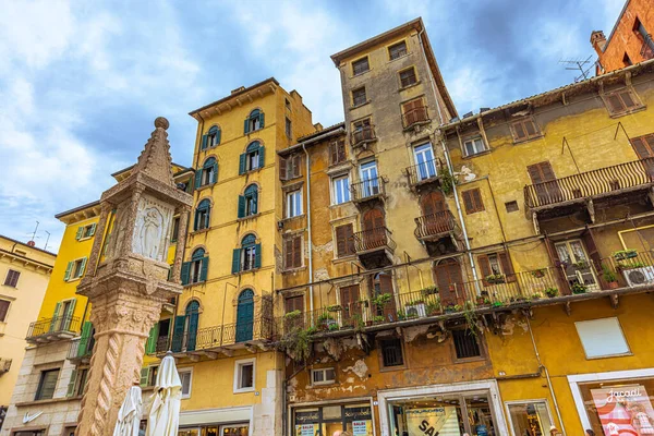 İtalya 'nın ortaçağ kasabası Verona