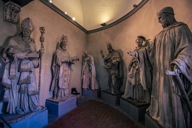 İtalya 'nın Floransa kentindeki Duomo Katedrali' nin içinde.