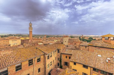 İtalya 'nın Toskana kentindeki ortaçağ şehri Siena' nın panoramik manzarası