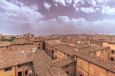 İtalya 'nın Toskana kentindeki ortaçağ şehri Siena' nın panoramik manzarası
