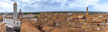 İtalya 'nın Toskana kentindeki ortaçağ şehri Siena' nın panoramik manzarası