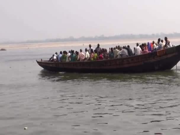 Bateaux dans la rivière Ganga — Video